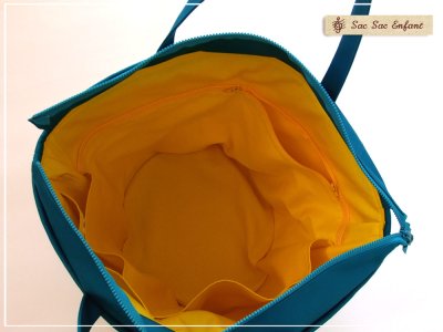 画像1: お家で洗えるバッグ【Ｌサイズ・ファスナー付き】Sac de panier サックドパニエ（カゴ型ショルダーバッグ）△（さんかく）ターコイズブルー　ポケットたくさんバッグ　北欧柄『送料無料』