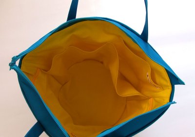 画像2: お家で洗えるバッグ【Ｌサイズ・ファスナー付き】Sac de panier サックドパニエ（カゴ型ショルダーバッグ）△（さんかく）ターコイズブルー　ポケットたくさんバッグ　北欧柄『送料無料』